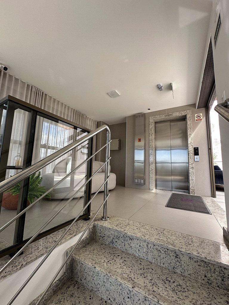 Pearl of the Red River - Sea View