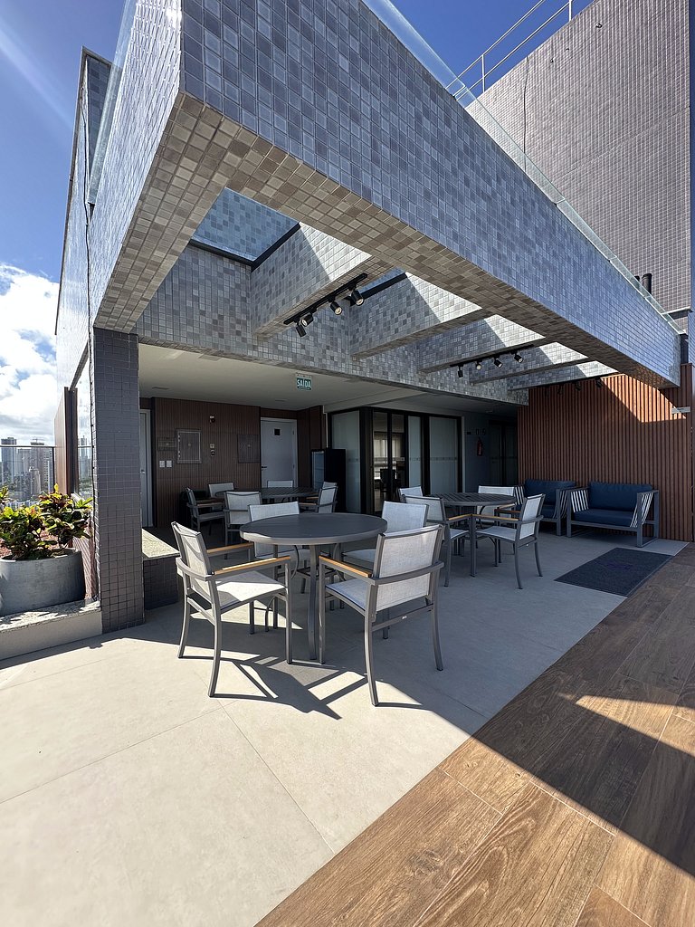 Pearl of the Red River - Sea View